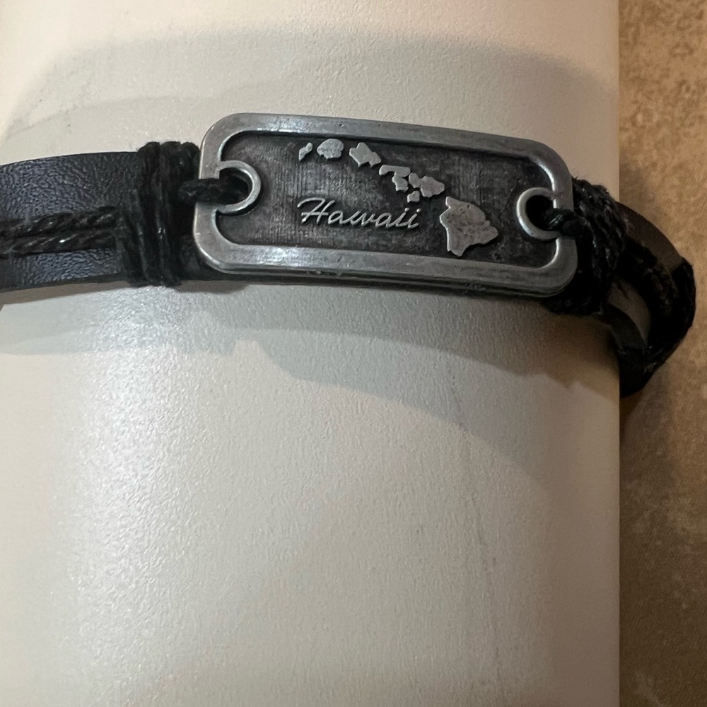 Black Leather Bracelet with Hawaii Plate